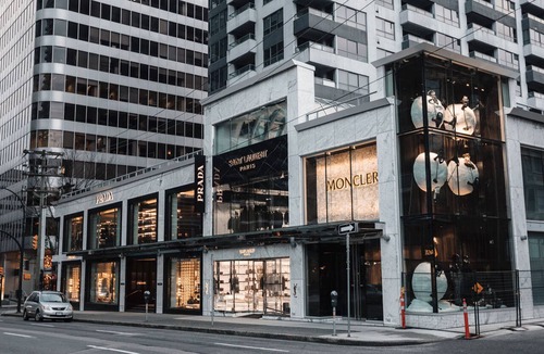 Coal Harbour Hotel | Paradox Vancouver