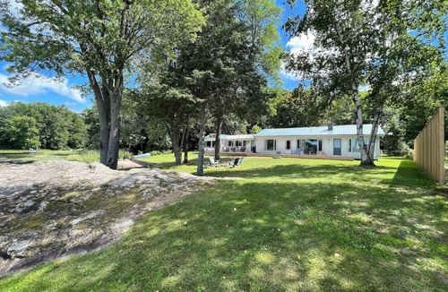 Tweed Cottage | Parisi's Paradise - Trophy Muskie Fishing on Stoco Lake!