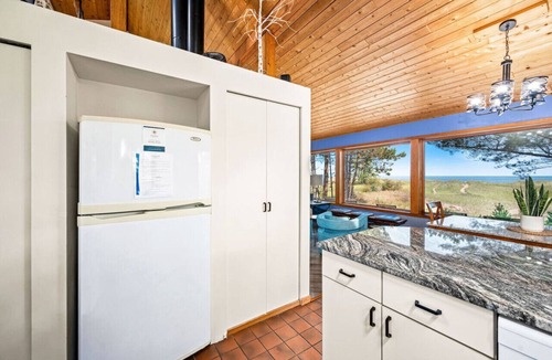 Park Point House | Park Point Beach House on Lake Superior, near shops