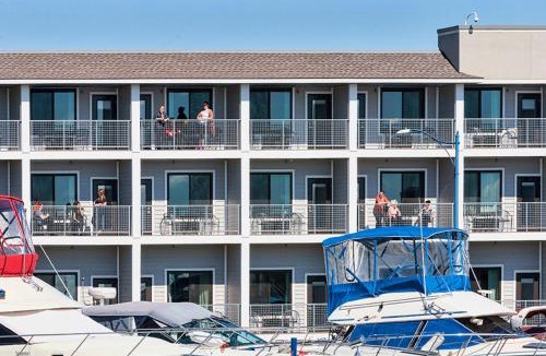 Park Point Hotel | Park Point Marina Inn