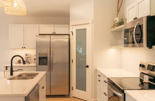 Park Point House | Park Point Scandinavian Home🌲 Family Retreat ☀️ 🌊 Pet Friendly 🐾