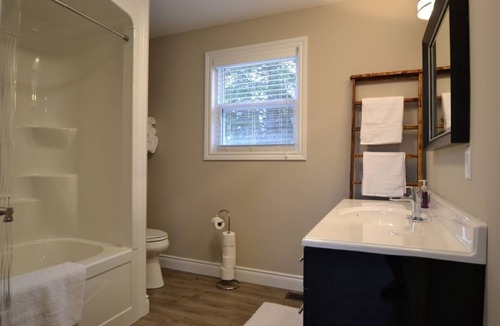 Faraday House | Paudash Lake 3 Bedroom, 4 Season Cottage w/Hottub