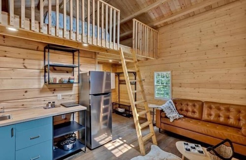 Fenelon Falls Cabin | Pavo - New Lofted Kabin