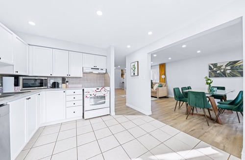 Barrie House | Peaceful - 4 bdrm home with fast WIFI free parking