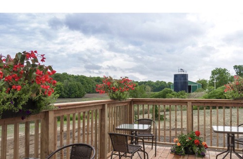Milford House | Peaceful and close to wineries in south end of the county. Just 15 minutes from town