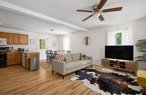 Mount Jackson Cabin | Peaceful Bryce Cabin + Hot Tub + Fire Pit + Pets - 3 BR + Loft