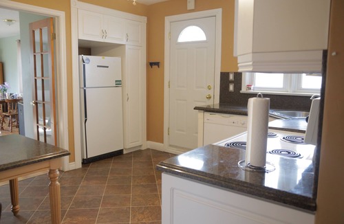 Clarington House | Peaceful & Cozy 3 Bedroom House In Newcastle, ON