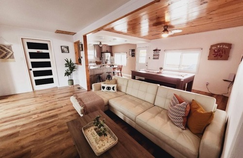 Admaston/Bromley Cottage | Peaceful Lakefront Cottage Pool Table King Bed Kayaksn
