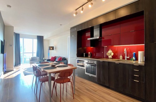 Toronto Entertainment District Apartment | Peaceful Retreat in Downtown