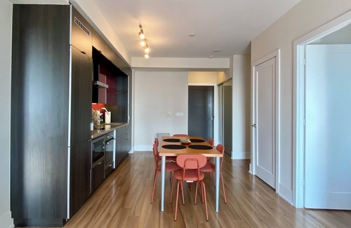 Toronto Entertainment District Apartment | Peaceful Retreat in Downtown