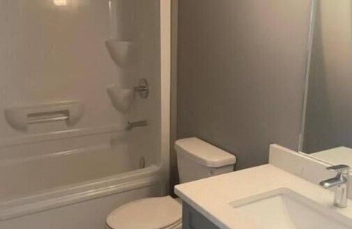 Lakeshore House | Peaceful Townhome
