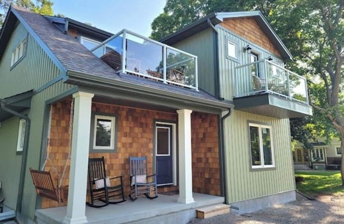 Vineland House | Peach View Retreat