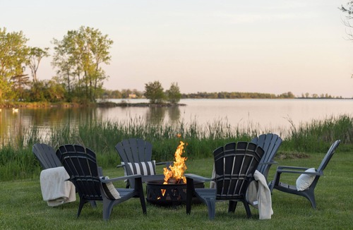 Bloomfield House | Pearadise on West Lake | Waterfront w/Pool and Dock