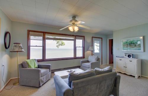 Merrifield House | Pelican Lake Cabin Private Beach and Scenic Sunsets