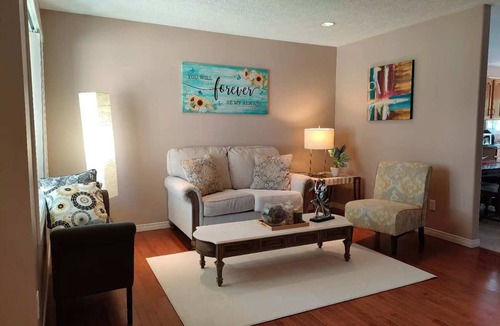 Windsor House | Perfect 3 bedroom house in prime location of South Windsor. max 6 guests