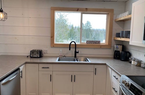 Dunchurch Cottage | Perfect 4-season cottage for year-round joy