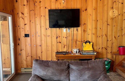 North Kawartha Cottage | Perfect Cottage for Extended Family/Friends