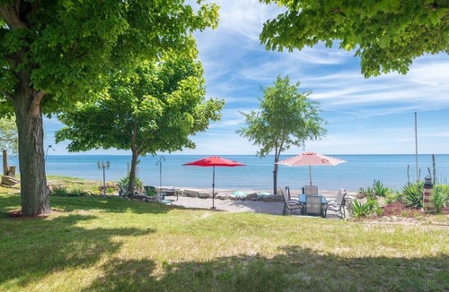 Wainfleet Cottage | Perfect Family Lake Erie Beach House with Private Sandy Beach & Amazing Sunsets
