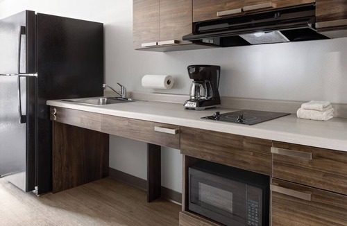 Grand Rapids Hotel | Perfect Family Stay: Room w/Kitchen by Children’s Museum!