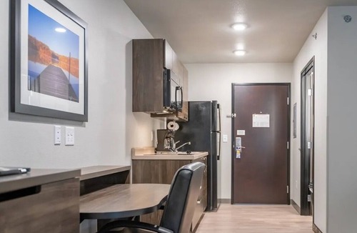 Grand Rapids Hotel | Perfect Family Stay: Room w/Kitchen by Children’s Museum!