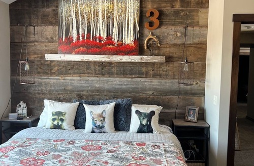 Caledonia Cabin | Perfect for groups of family and friends!