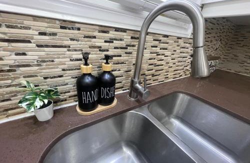 Erin Mills House | Perfect Friends & Family Getaway - Spacious 3BR with Backyard