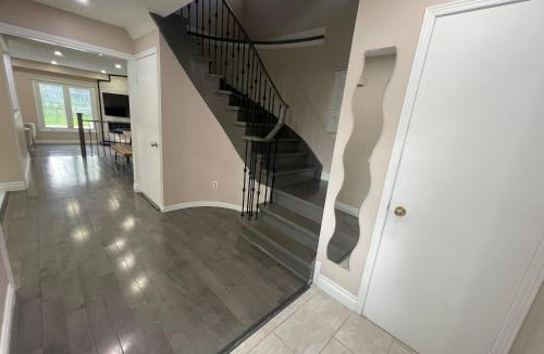Erin Mills House | Perfect Friends & Family Getaway - Spacious 3BR with Backyard