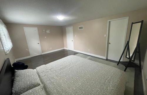 Erin Mills House | Perfect Friends & Family Getaway - Spacious 3BR with Backyard