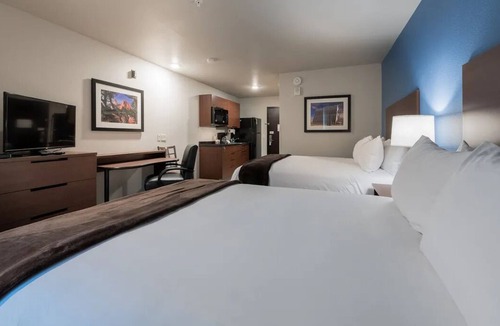 Shakopee Hotel | Perfect Getaway: Comfortable Room w/Kitchen, Near Mystic Lake!