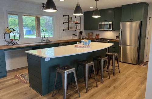 Annandale Cabin | Perfect lake home for a family get away - Only 1 hour from metro