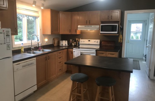 The Archipelago House | Perfect Muskoka 3 Bedroom Waterfront Cottage