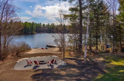 The Archipelago House | Perfect Muskoka 3 Bedroom Waterfront Cottage
