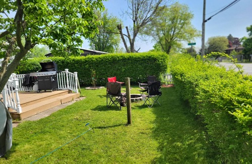 Selkirk Cottage | Pet and family friendly in paradise