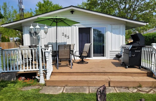 Selkirk Cottage | Pet and family friendly in paradise