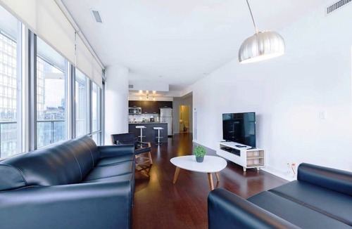 Bay Cloverhill Apartment | Pet Friendly 2 Bedroom 2 Bath Bay St. Condo FREE PARKING near SICK KIDS HOSPITAL