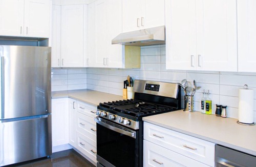 Okanagan-Similkameen Apartment | Pet-Friendly 2BR | Rooftop Sauna & Views