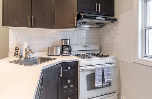 Little Italy Apartment | Pet-Friendly 3BR Apartment - Ossington Ave!