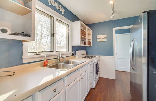 Dent Cabin | Pet-Friendly Cabin on Star Lake: Fire Pit & Grill!