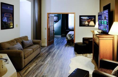 Canal Park House | Pet-friendly Canal Park Condonear Lakewalk Pool