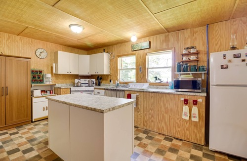 Itasca County Cabin | Pet-Friendly Cook Vacation Rental on Battle Lake!