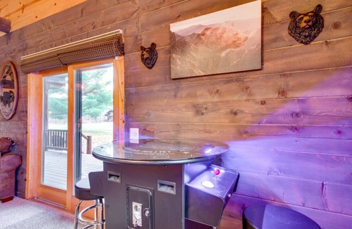 Garrison Cabin | Pet-Friendly Garrison Retreat