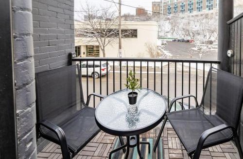 Centretown West Apartment | Pet-Friendly Home Near Chinatown & Little Italy