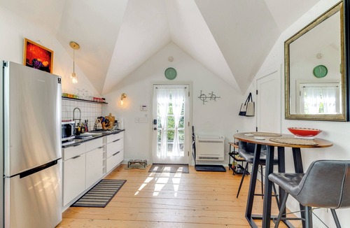 Calhoun Isles Apartment | Pet-Friendly Minneapolis Studio: Walk to Lake!