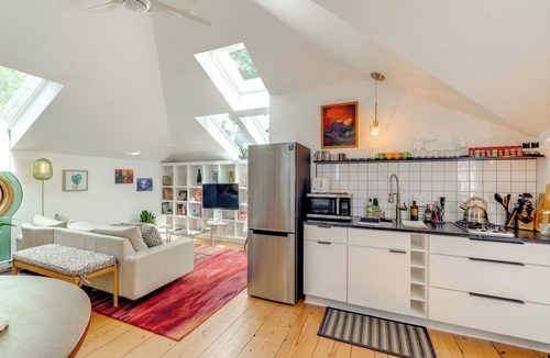 Calhoun Isles Apartment | Pet-Friendly Minneapolis Studio: Walk to Lake!