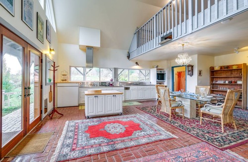 Pilot Apartment | Pet-Friendly Pilot Studio w/Vineyard Views!