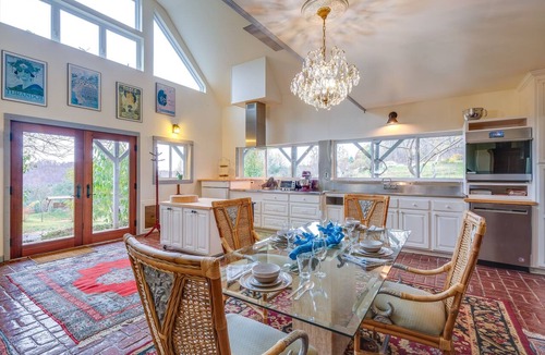 Pilot Apartment | Pet-Friendly Pilot Studio w/Vineyard Views!