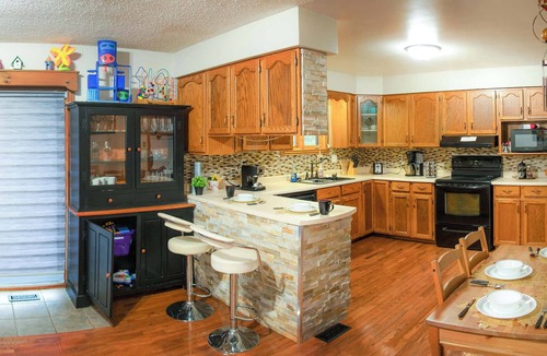 Hastings Highlands House | Petals Suite | Cozy Retreat Pool & Forested Views!