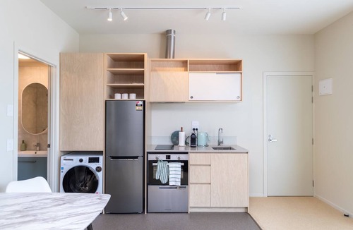 Petone Apartment | Petone City Studio with Outdoor Space