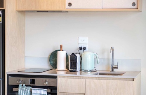 Petone Apartment | Petone City Studio with Outdoor Space