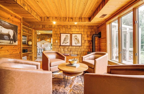 Lake Elmo Cottage | Picturesque Lake Elmo Cottage w/Fire Pits!